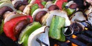 vegetarianos-brochette-de-vegetales-1_opt-768x384