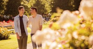 hermano-menor-gay-1200-768x404