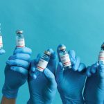 Quiénes deben vacunarse contra el COVID y qué trámite se debe hacer
