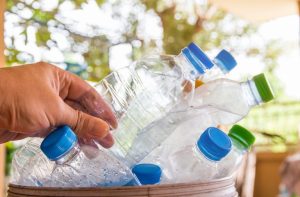 bigstock-botellas-de-plastico-1-768x505