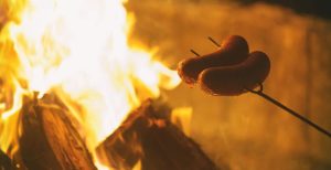 bigstock-asado-fuego-parrilla-campamento--1170x600