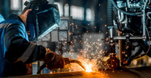 hombre-soldando-e1564085072443