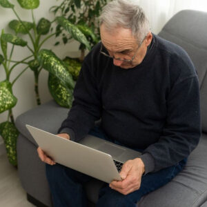 bigstock-senior-man-with-eyeglasses-con-473173591_1_621x621