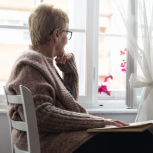 orfea-comparte-una-serie-de-consejos-para-cuidar-la-salud-mental-de-las-personas-mayores_1_621x621