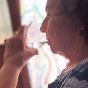 europapress-4602156-persona-mayor-anciano-vejez-jubilacion-agua_1_621x621