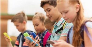 celular-colegios-1200-1170x600-1-550x282