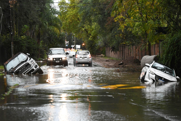 Inundaciones afectan el tránsito en el barrio La Bota