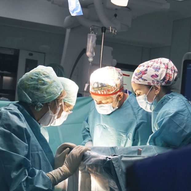 europapress-6037599-operacion-quirurgica-columna-vertebral_1_621x621