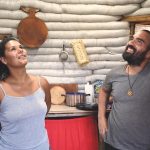 Construyó su casa con bolsas de papas y tierra