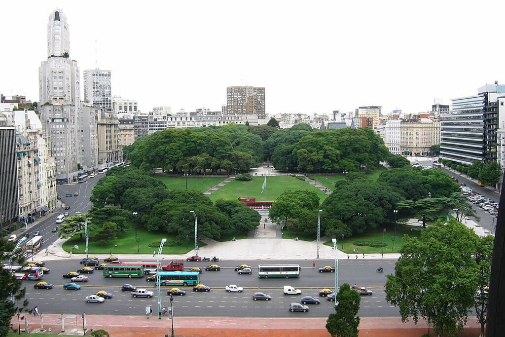 Plaza_San_Martin_monumento_a_los_caidos_en_Malvinas_-_panoramio