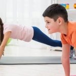 Juego, música y yoga para enseñarle a los chicos a ser gentiles