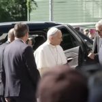 el-papa-llega-al-hospital-2346950